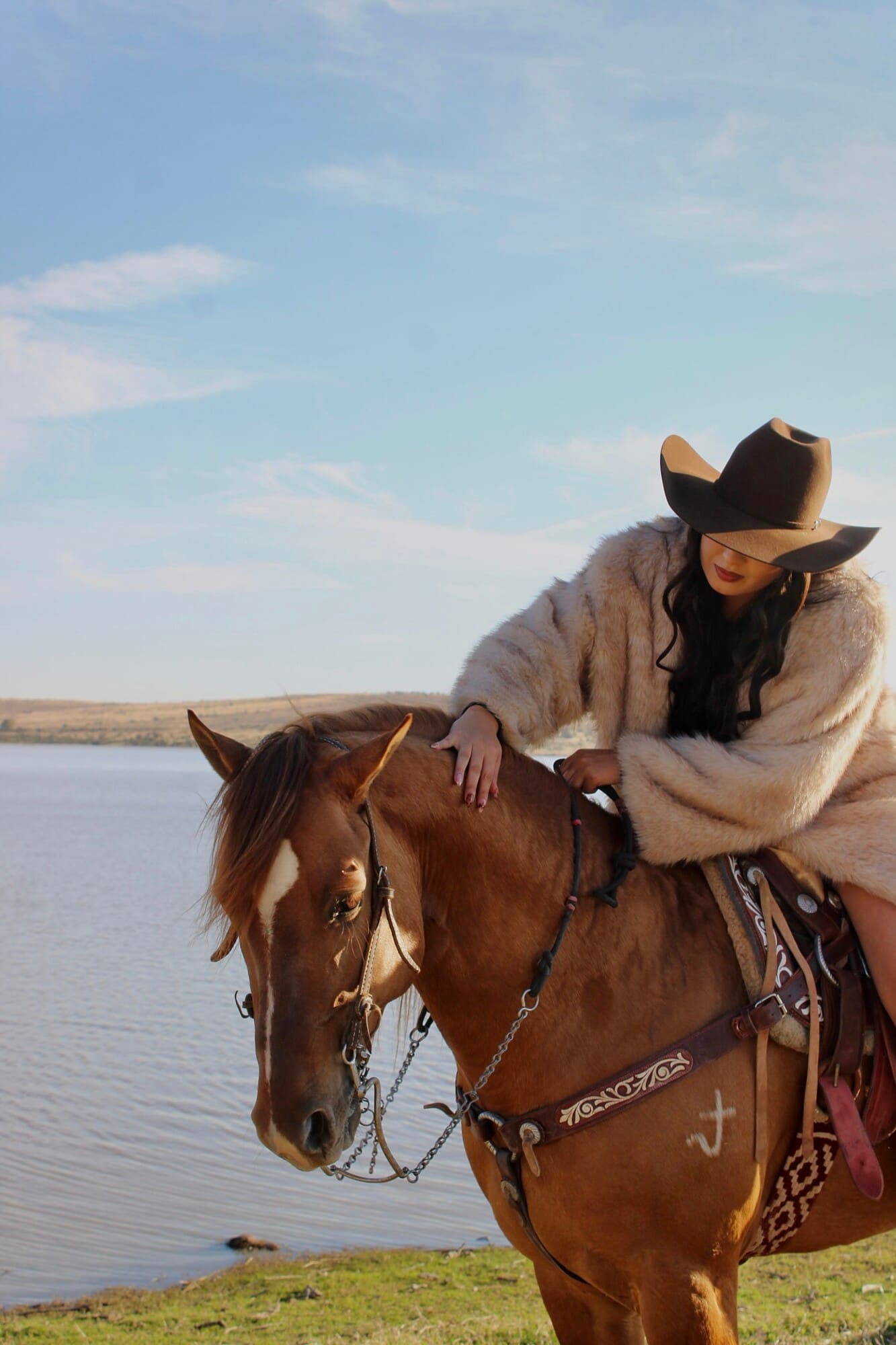 Golden hour editorial — cowgirl on horseback by the lake
